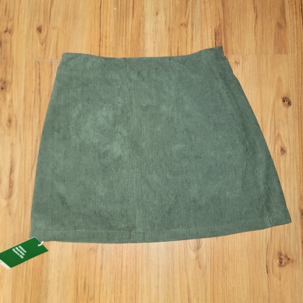 Halara corduroy mini skort rifle green medium